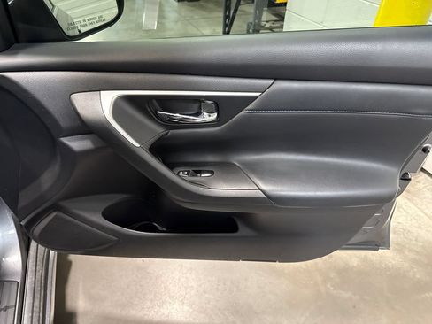 Used 2016 Nissan Altima 2.5 SR FWD image 16