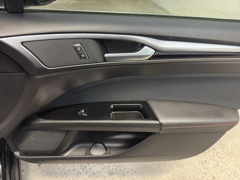 Used 2016 Ford Fusion SE w/ Equipment Group 201A AWD/4WD image 19