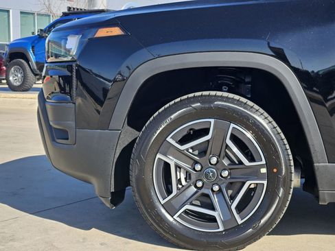 New 2026 Jeep Cherokee Laredo AWD/4WD image 11