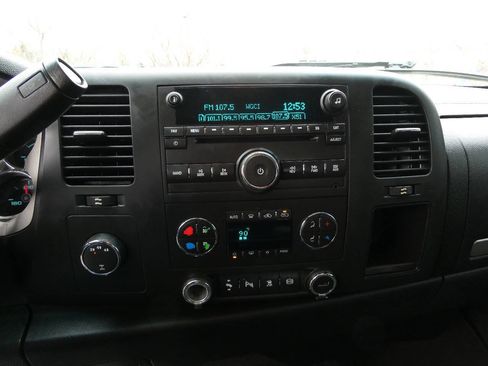 Used 2011 Chevrolet Silverado 2500 LT w/ Interior Plus Package AWD/4WD image 16