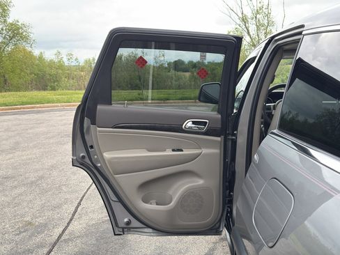 Used 2011 Jeep Grand Cherokee Laredo AWD/4WD image 33