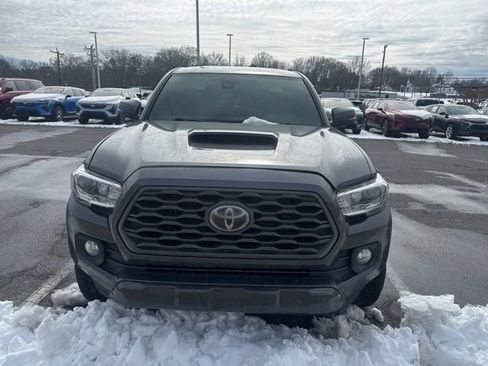 Used 2020 Toyota Tacoma TRD Sport w/ Technology Package image 2