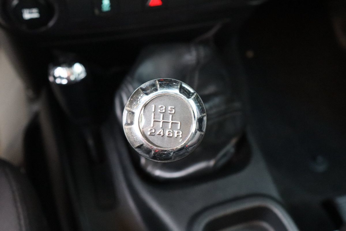 Used 2017 Jeep Wrangler Sport AWD/4WD image 16