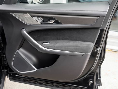 Used 2022 Jaguar F-PACE SVR image 34