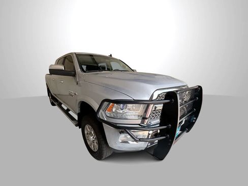 Used 2018 RAM 2500 Laramie AWD/4WD image 2