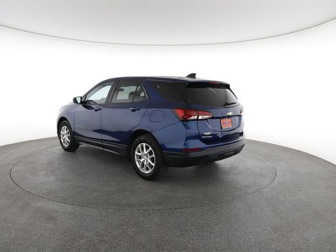 Used 2022 Chevrolet Equinox LS w/ LS Convenience Package image 9