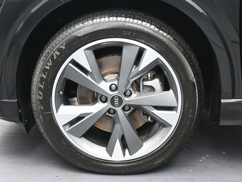 Used 2022 Audi Q4 e-tron Premium Plus w/ Premium Plus AWD/4WD image 43