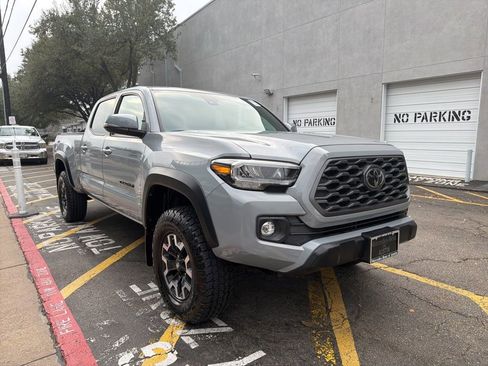 Used 2020 Toyota Tacoma TRD Off-Road w/ Technology Package image 2