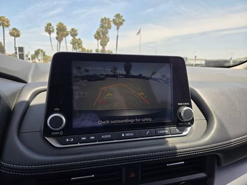 Used 2025 Nissan Rogue SV FWD image 9