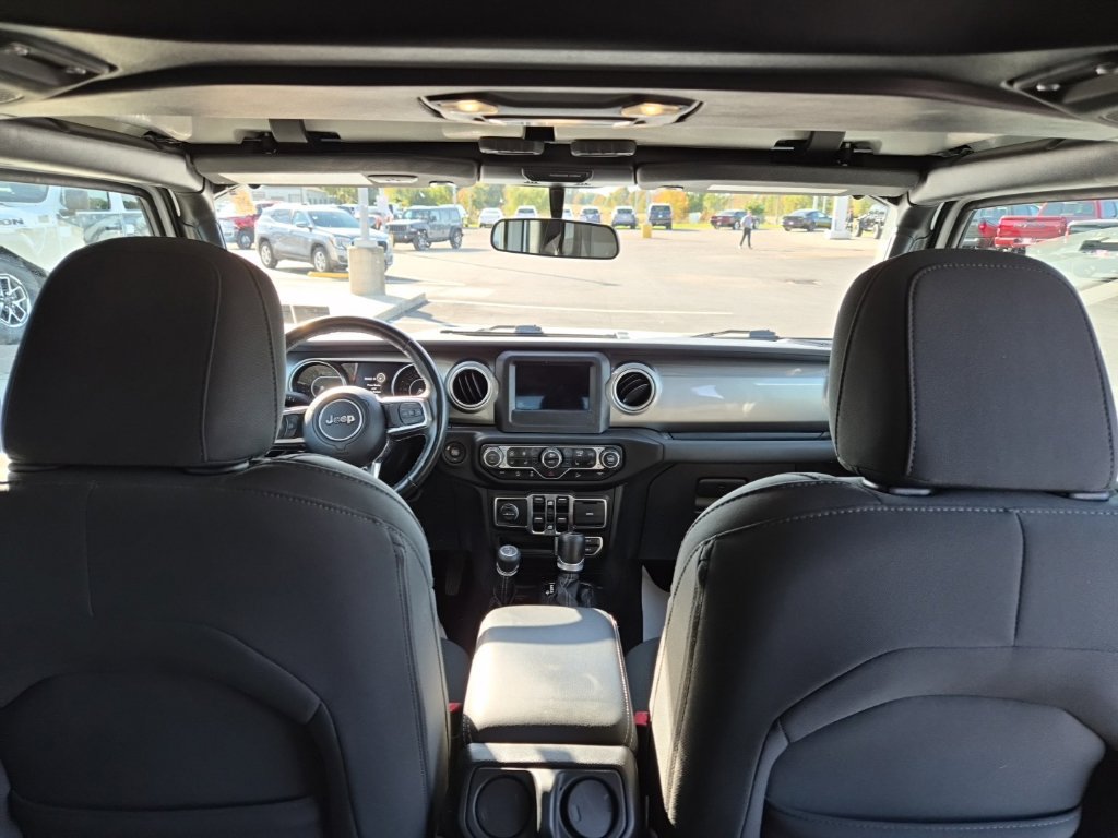 Used 2020 Jeep Wrangler Unlimited Sahara w/ Cold Weather Group AWD/4WD image 29