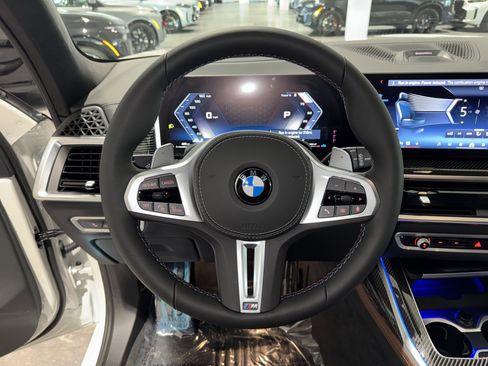 New 2026 BMW X7 M60i image 16