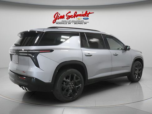 Used 2024 Chevrolet Traverse RS FWD image 5