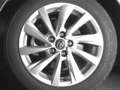 Used 2023 Toyota Camry LE AWD/4WD image 10