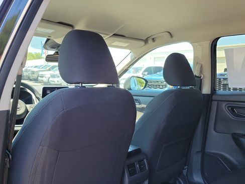 Used 2024 Nissan Rogue S FWD image 12