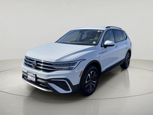 Used 2024 Volkswagen Tiguan S AWD/4WD image 3
