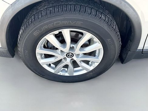 Used 2018 Nissan Rogue SV w/ Premium Package AWD/4WD image 11