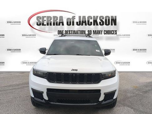 Used 2022 Jeep Grand Cherokee L Limited w/ Luxury Tech Group II AWD/4WD image 3