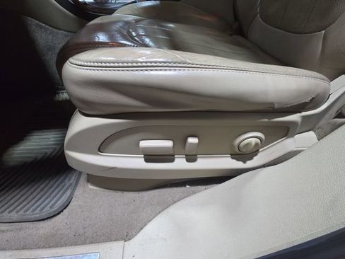 Used 2009 Buick Enclave CXL w/ Driver Confidence Package image 28