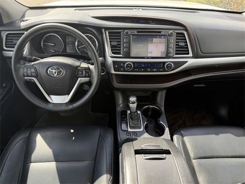 Used 2015 Toyota Highlander XLE image 9