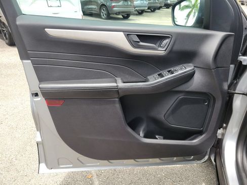 Used 2022 Ford Escape SE FWD image 15