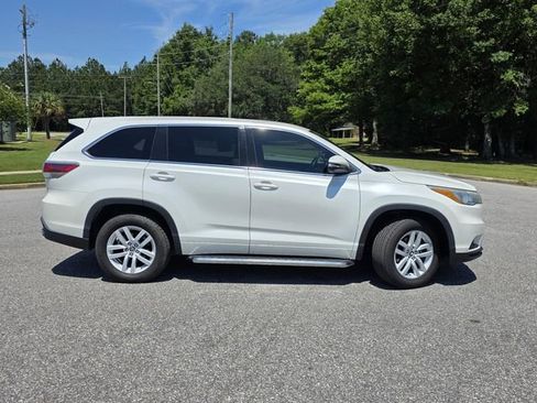 Used 2016 Toyota Highlander LE FWD image 33