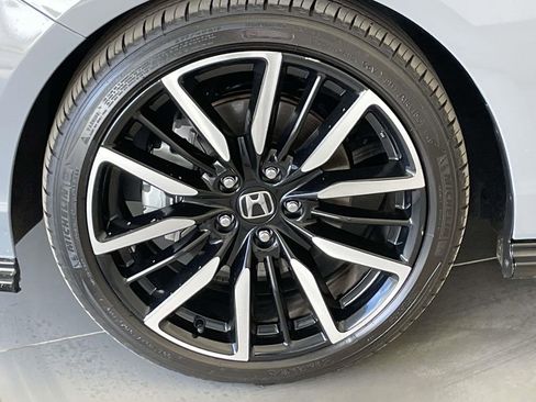 Used 2024 Honda Accord Touring image 11