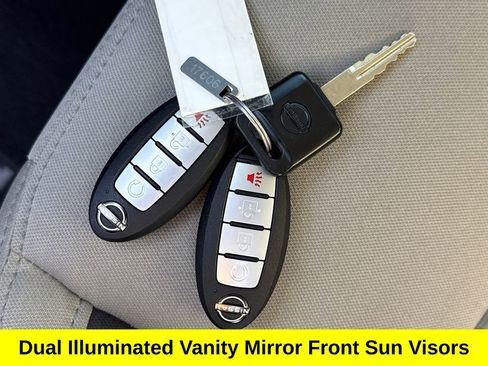 Used 2024 Nissan Titan SV w/ SV Convenience Package image 29