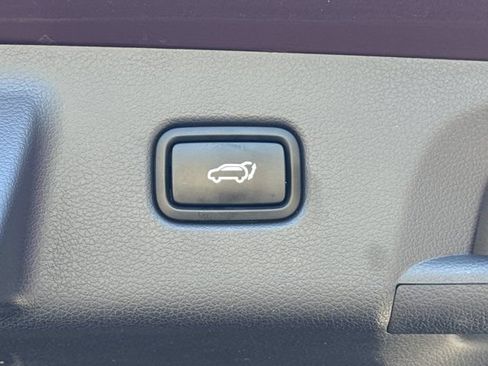 Used 2025 Hyundai Palisade Limited FWD image 23