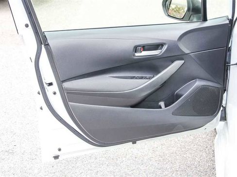 Used 2021 Toyota Corolla LE w/ Carpet Mat Package (TMS) image 19