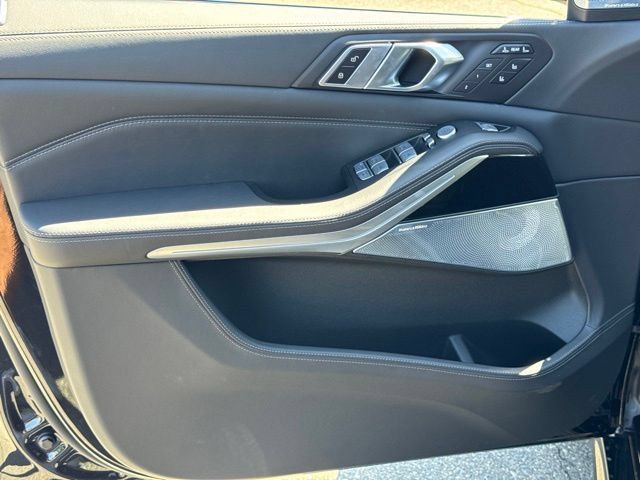 New 2026 BMW ALPINA XB7 AWD/4WD image 16