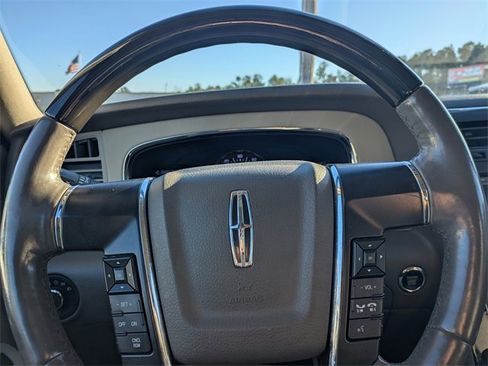 Used 2015 Lincoln Navigator 2WD image 32