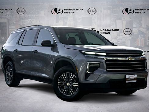 Used 2026 Chevrolet Traverse LT image 1