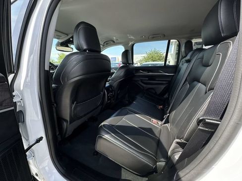 Used 2023 Jeep Grand Cherokee Limited AWD/4WD image 21