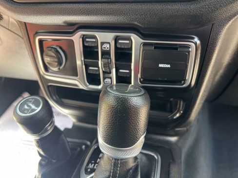 Used 2024 Jeep Wrangler Unlimited Sport AWD/4WD image 44