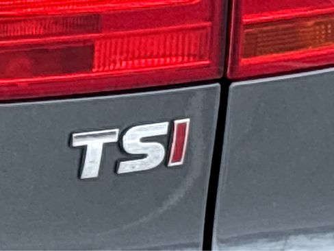 Used 2016 Volkswagen Tiguan S image 19