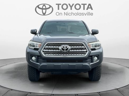 Used 2017 Toyota Tacoma TRD Off-Road w/ Tow Package (A/T) AWD/4WD image 8