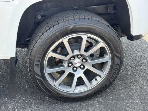 Used 2021 GMC Canyon Denali RWD image 9