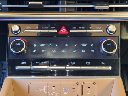 Used 2025 Hyundai Santa Fe Limited image 25