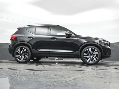 New 2026 Volvo XC40 B5 Plus w/ Protection Package Premier AWD/4WD image 40