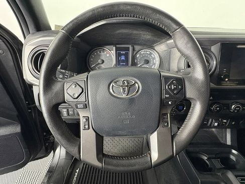 Used 2019 Toyota Tacoma TRD Sport w/ Technology Package AWD/4WD image 2