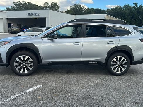 New 2025 Subaru Outback Limited image 4