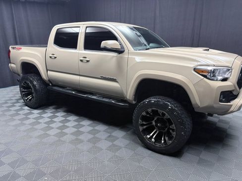Used 2017 Toyota Tacoma TRD Sport w/ Tow Package (A/T) AWD/4WD image 15