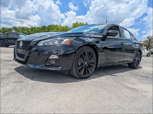 Used 2022 Nissan Altima 2.5 SR w/ Midnight Edition Package FWD image 8