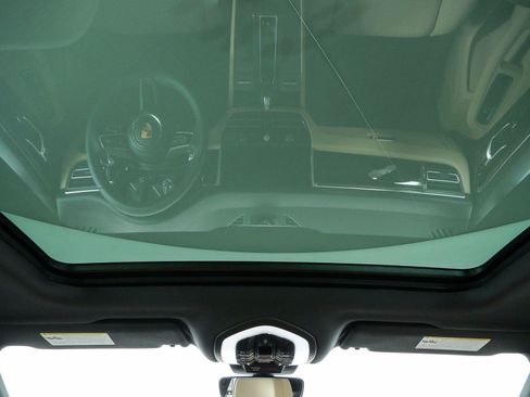 Certified 2026 Porsche Macan Turbo AWD/4WD image 22