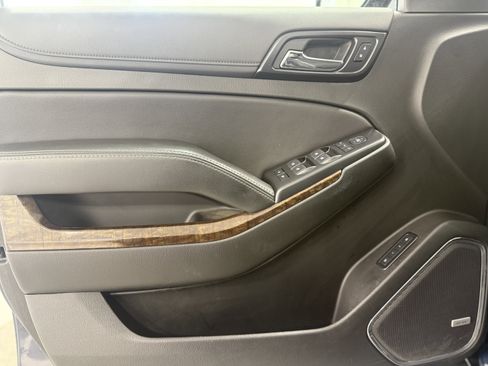 Used 2020 Chevrolet Suburban LT w/ Luxury Package image 13