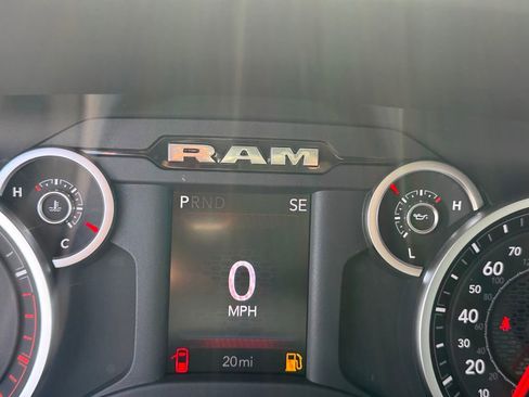 New 2026 RAM 2500 Big Horn AWD/4WD image 17