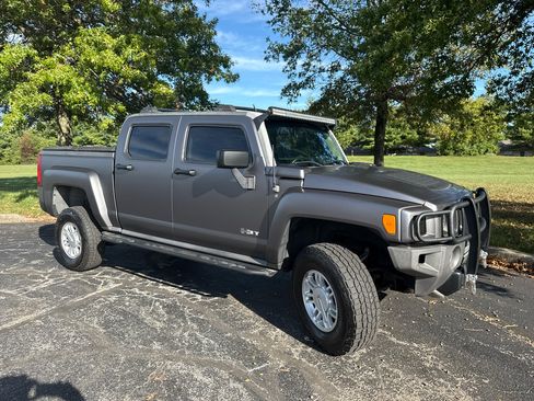 Used 2009 HUMMER H3T Alpha image 1