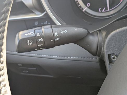 Used 2021 Toyota Highlander XLE image 32