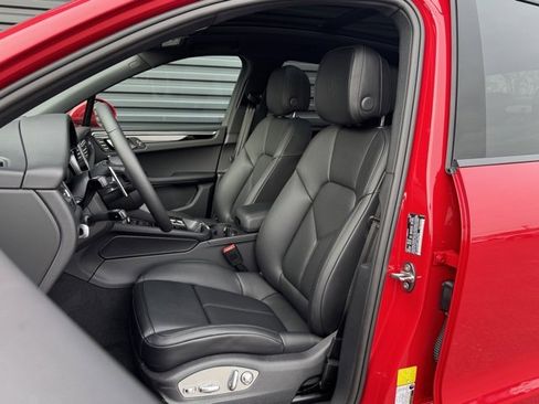 New 2026 Porsche Macan image 5