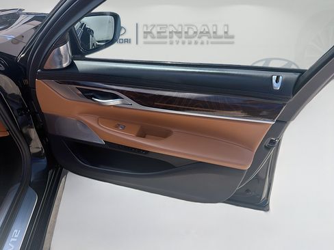 Used 2021 BMW M760i xDrive AWD/4WD image 32